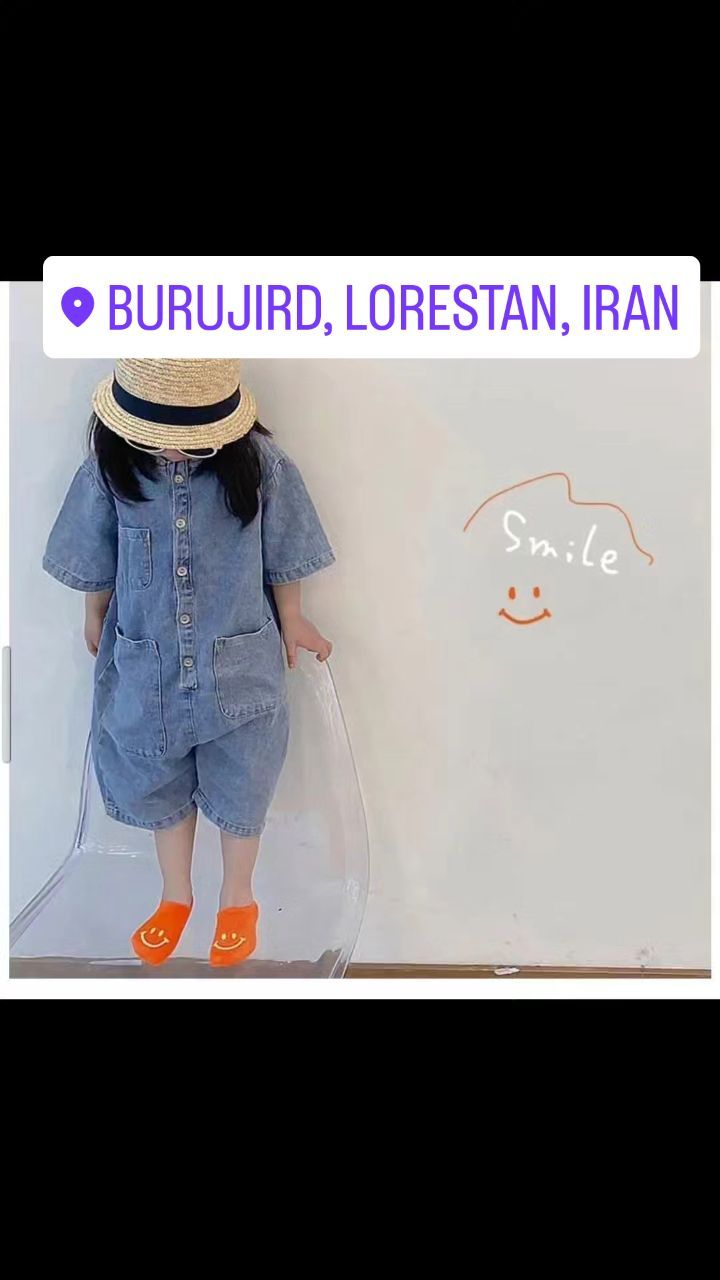 بله، دانش آموزان در کالج لبخند بچه گانه در حیاط